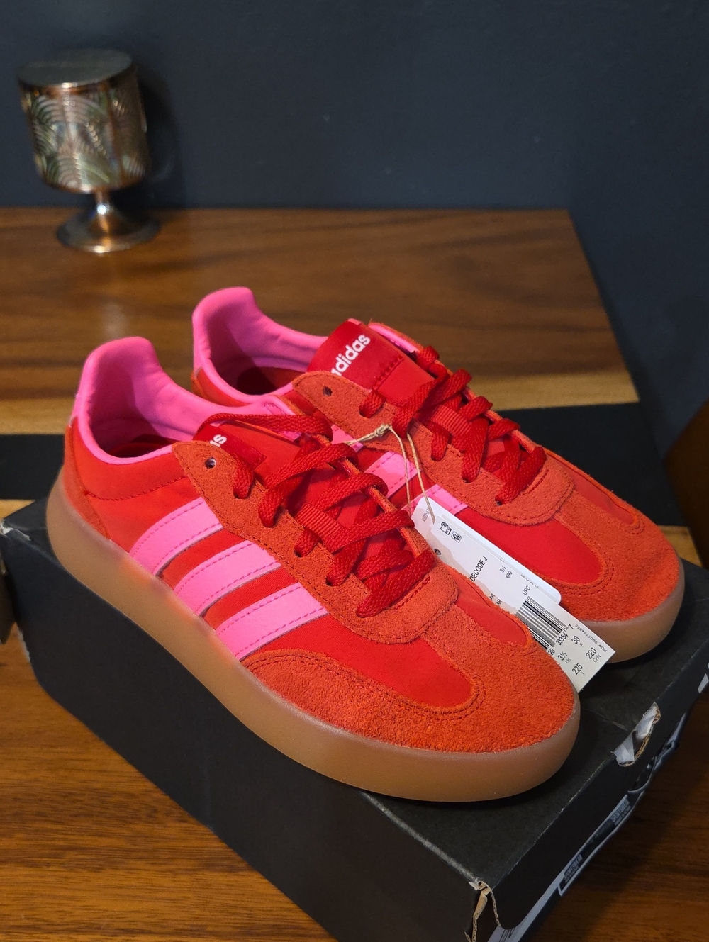 Adidas Barredas Juniors Red & Pink Suede Low-Top Sneakers Size 4 NEW WITH TAGS